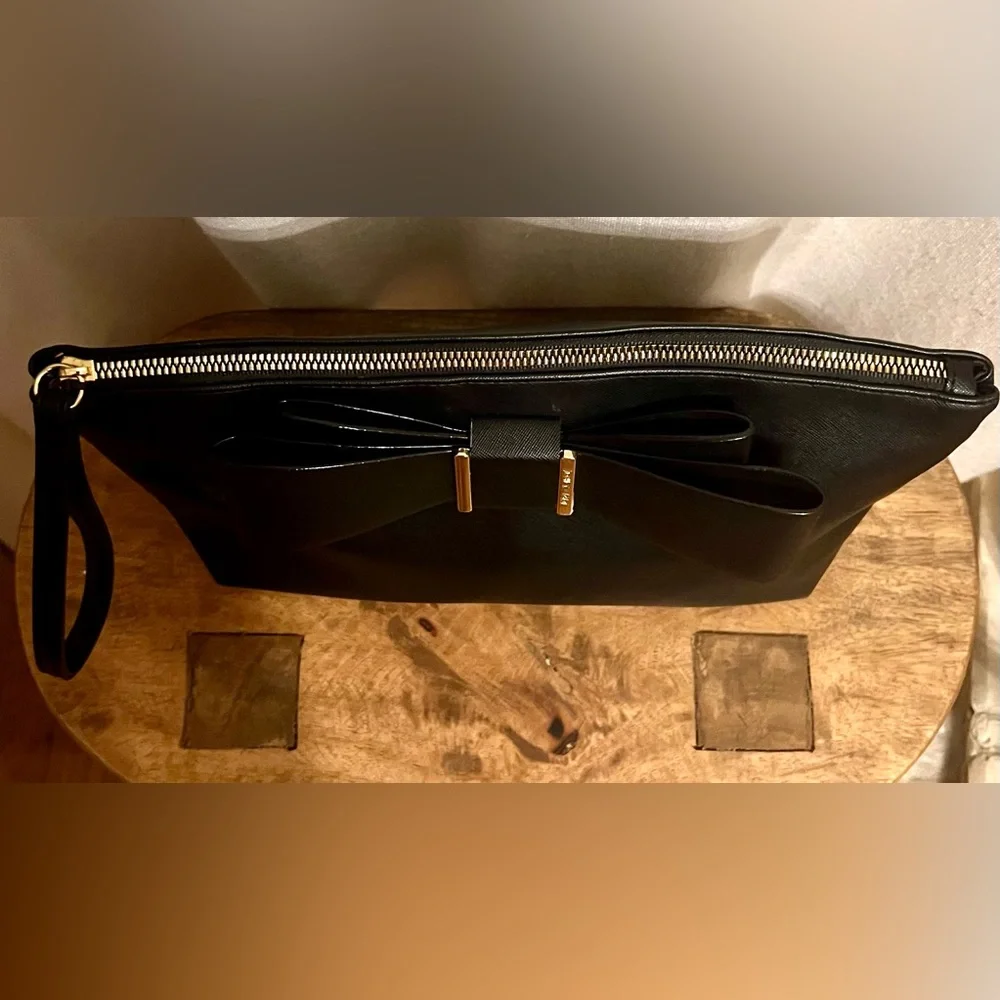 ✨ EXCELLENT CONDITION ✨ Betsey Johnson Black Bow Wristlet Pouch Clutch 13”